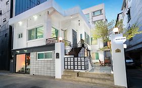 Mono House Hongdae 2